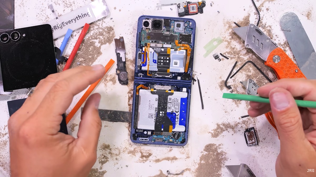 三星 Galaxy Z Flip8 折叠手机被曝未升级电池,仍为额定 1150+3024mAh