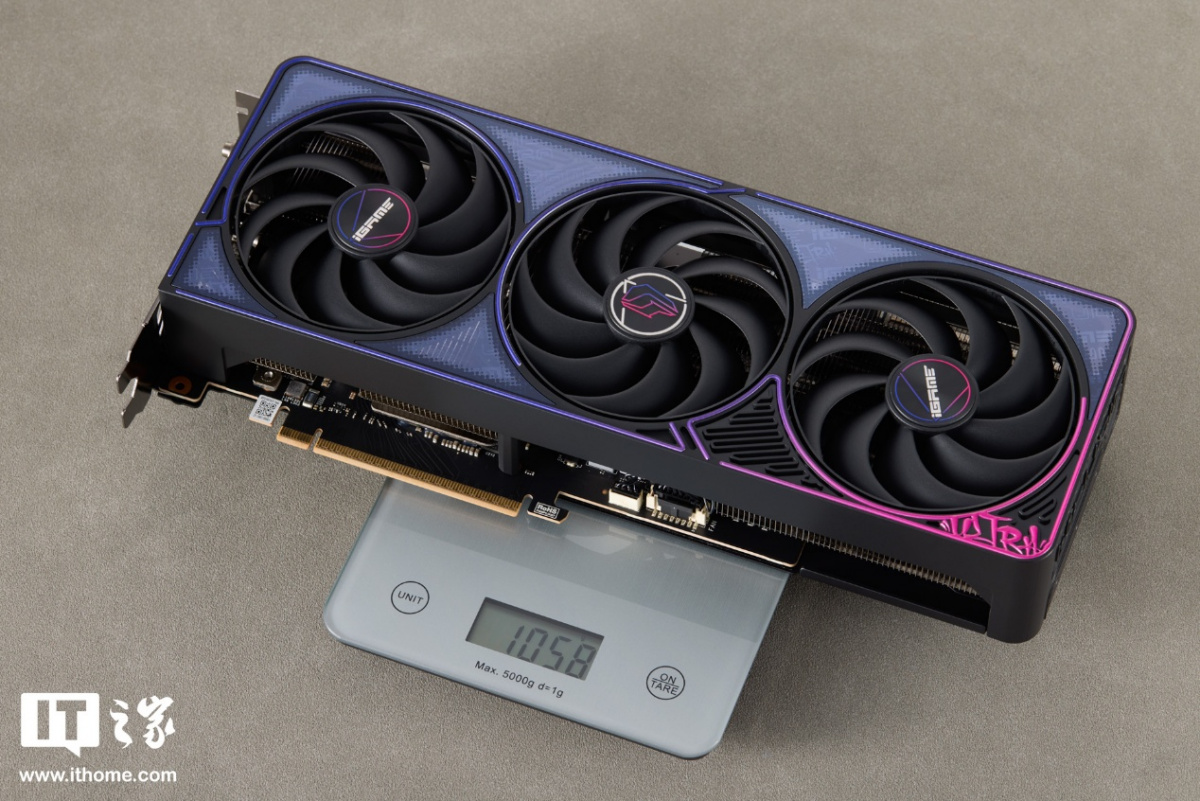 七彩虹 iGame RTX 5070 Ti Ultra SFF 显卡图赏:嘻哈涂鸦风,设计更潮酷