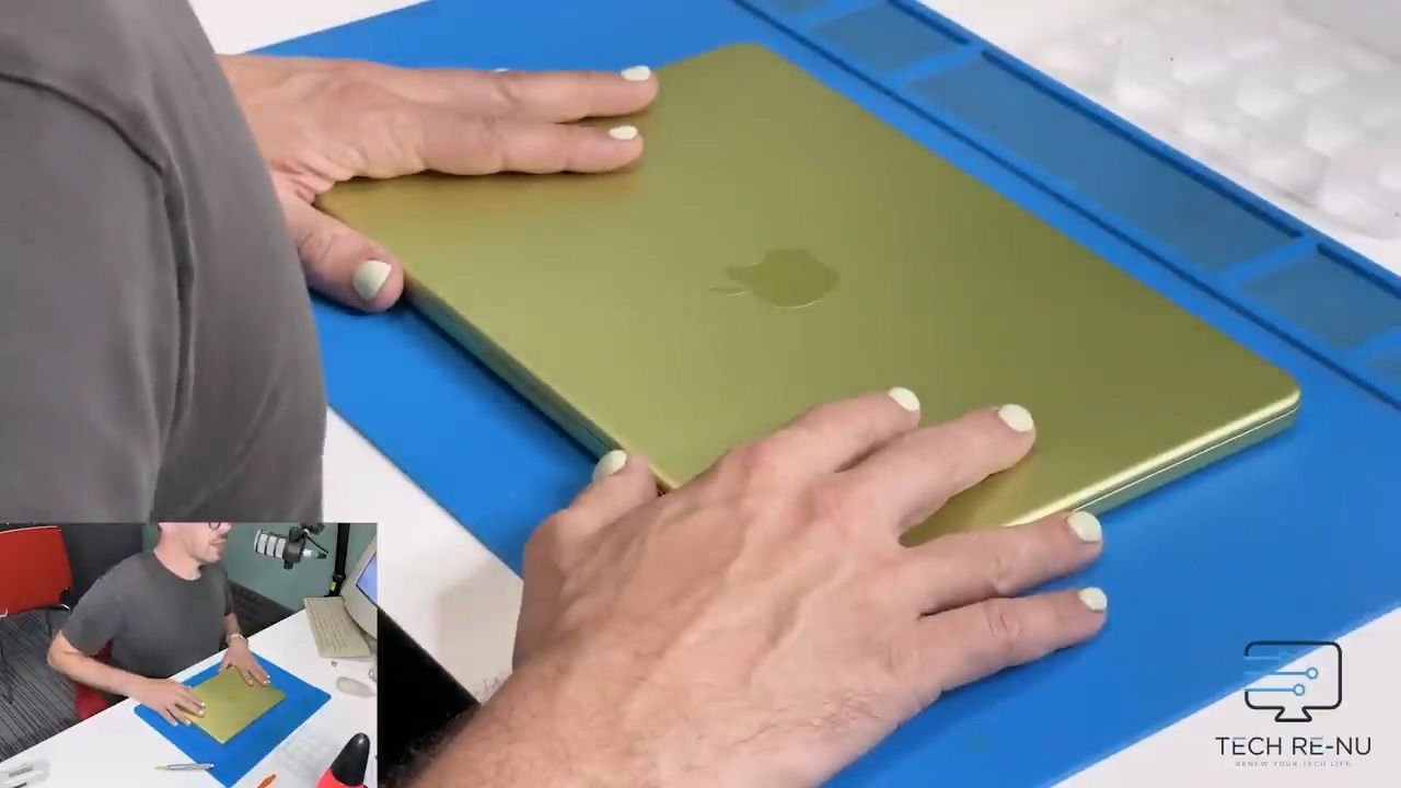 苹果 MacBook Neo 拆解视频曝光：易维修，电池与扬声器实现“零粘连”快拆