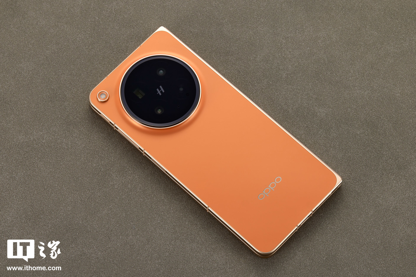 OPPO Find N6 图赏:号称“全球最平整折叠手机”,无感折痕,久用平整
