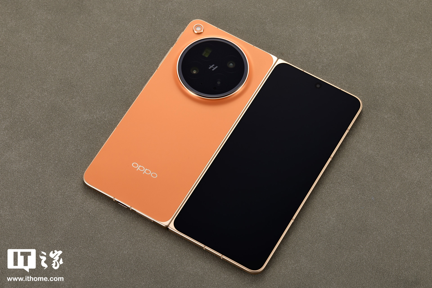 OPPO Find N6 图赏:号称“全球最平整折叠手机”,无感折痕,久用平整