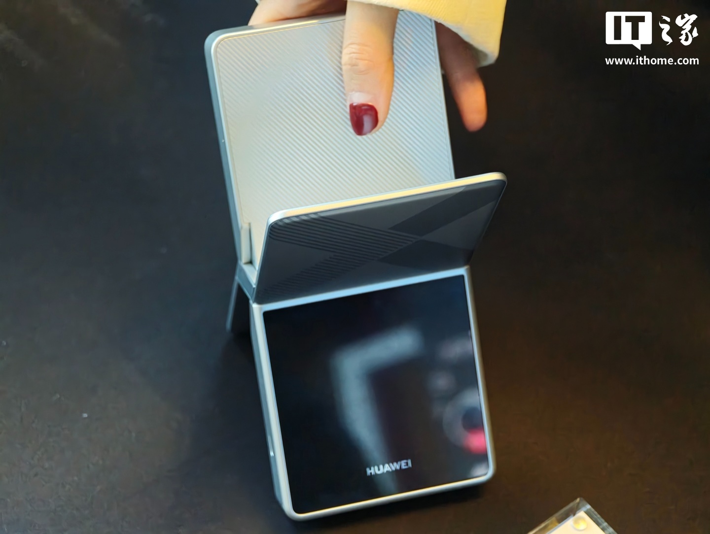华为随行 WiFi X 发布:X 造型“超级直播神器”,1000Mbps 上行峰值,2499 元