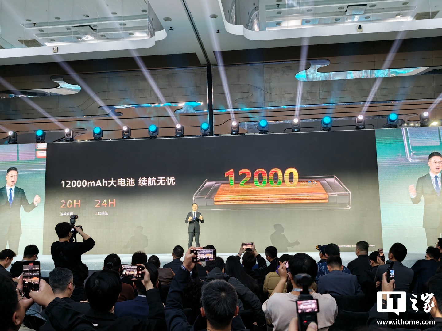 华为随行 WiFi X 发布:X 造型“超级直播神器”,1000Mbps 上行峰值,2499 元