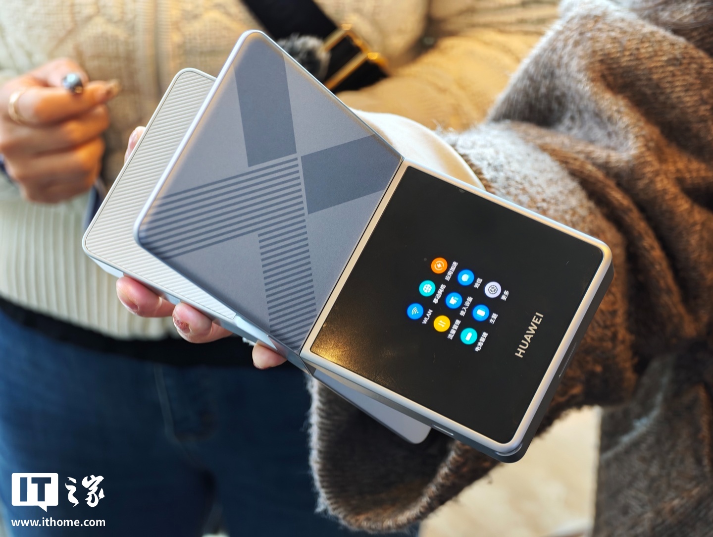 华为随行 WiFi X 发布:X 造型“超级直播神器”,1000Mbps 上行峰值,2499 元