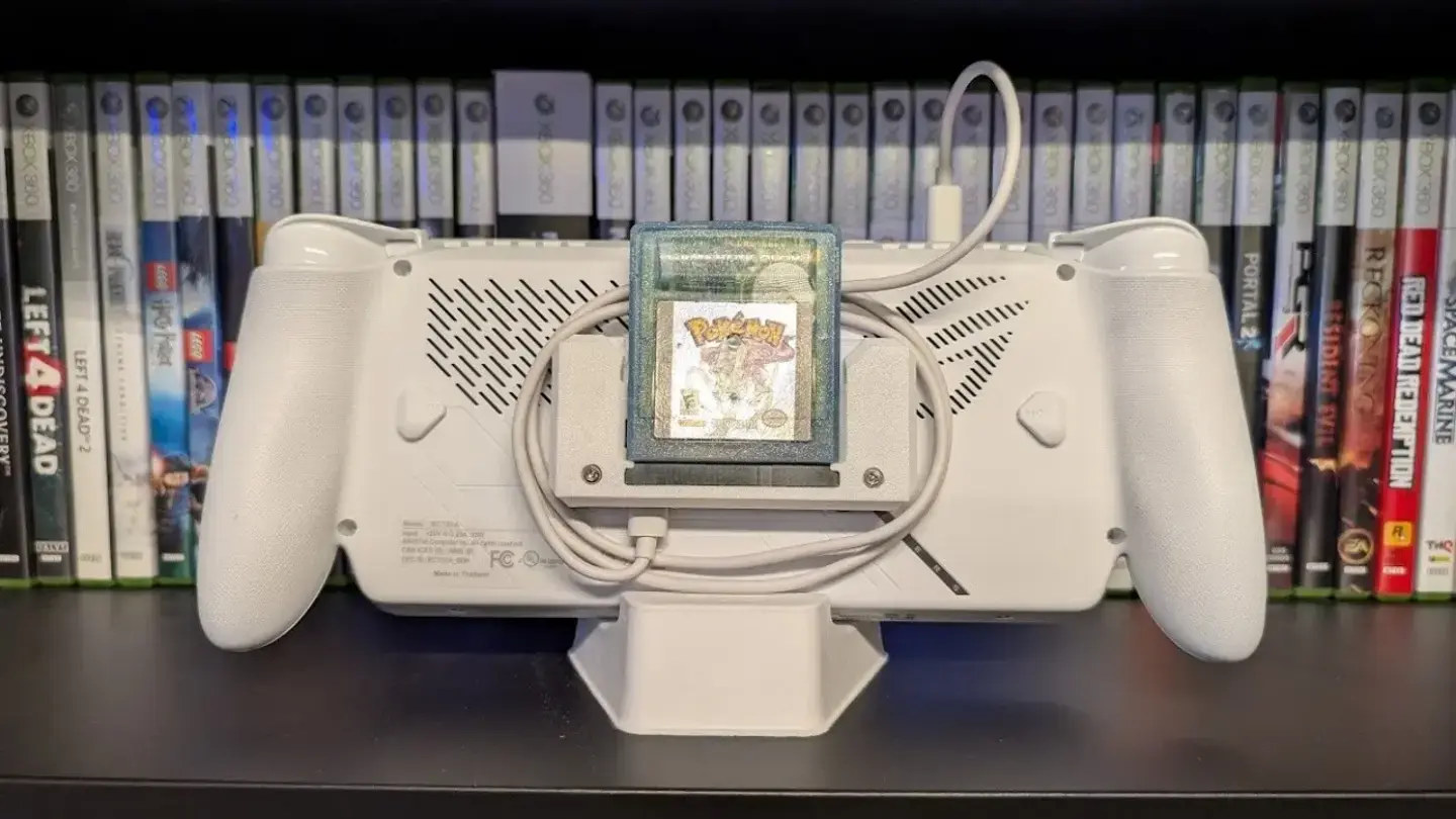 反向升级?玩家将 ROG Xbox Ally 掌机改装成 Game Boy,兼容卡带和正版配件