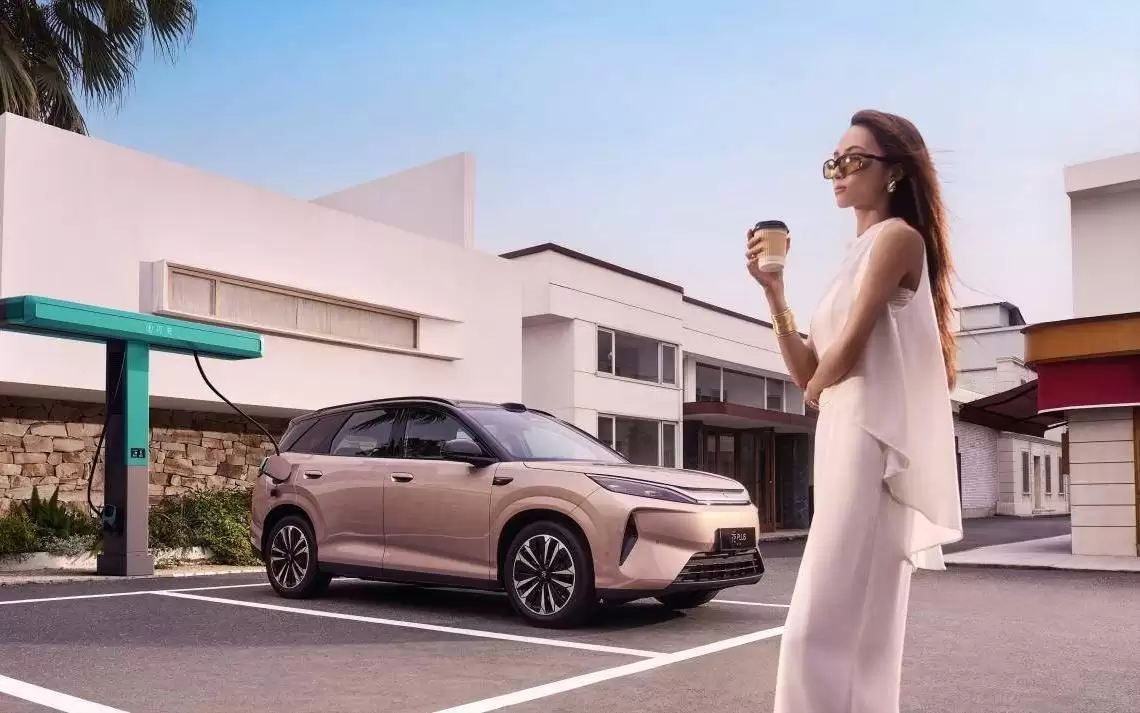 第三代元 PLUS 上市：12 万级纯电 SUV，想成为世界级「六边形战士」