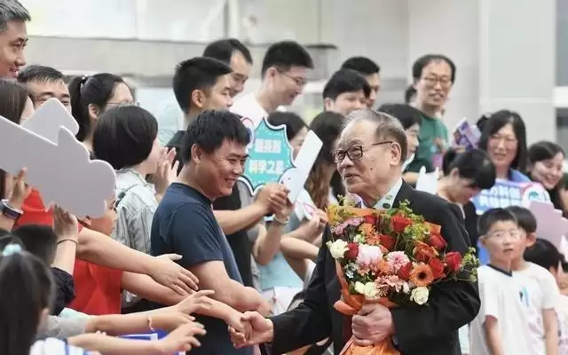 用好奇心解锁“爱科学套餐” 2026年上海科技节上午开幕