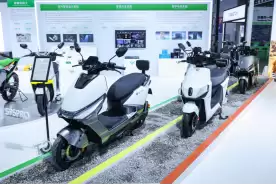 电动摩托车 AI 化:路径多元方显理性,绿源深耕液冷走出新解