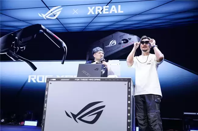 ROG XREAL R1 AR眼镜佩戴效果与巨幕视觉示意图