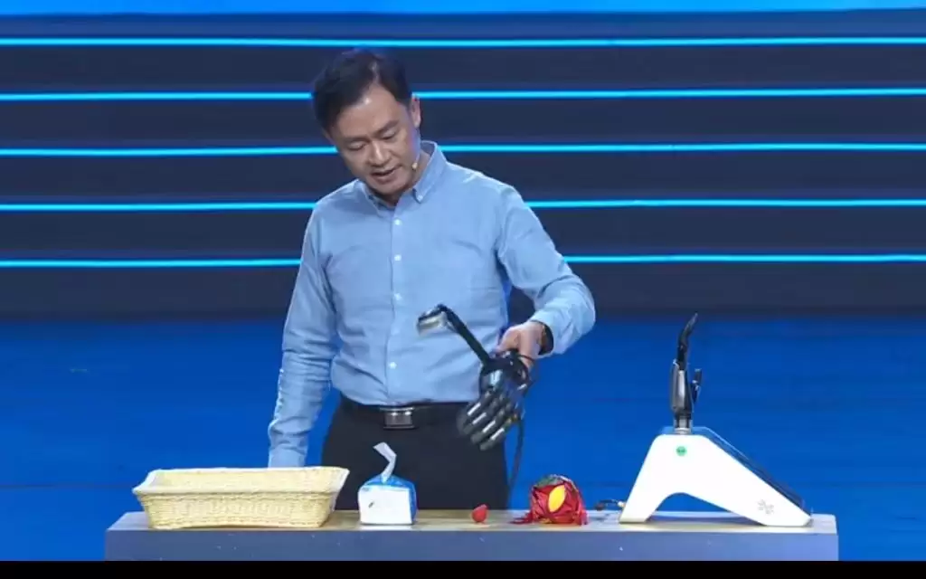 桂林电子科技大学副校长：机械“灵巧手”明年将和手机一个价