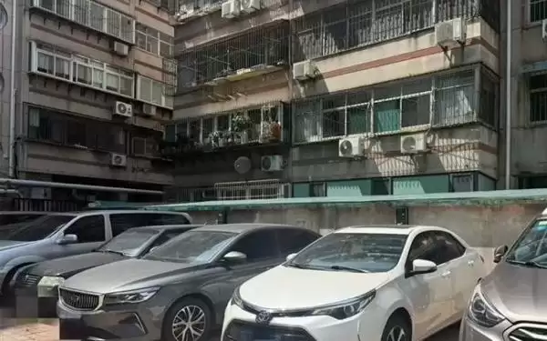 扫错就是钓鱼链接！车主吐槽充电桩乱象：1个桩上8个码电价还不同