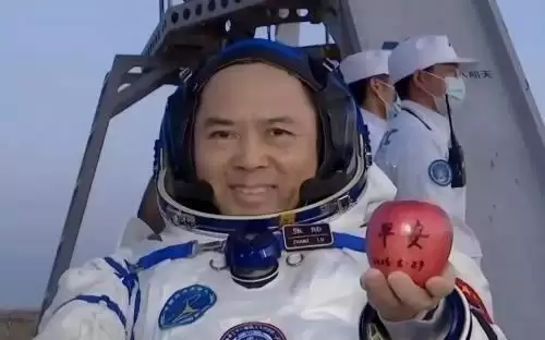 210天“太空出差”归来！神舟二十一号乘组为何坐神舟二十二号飞船？｜科学家·马上回答