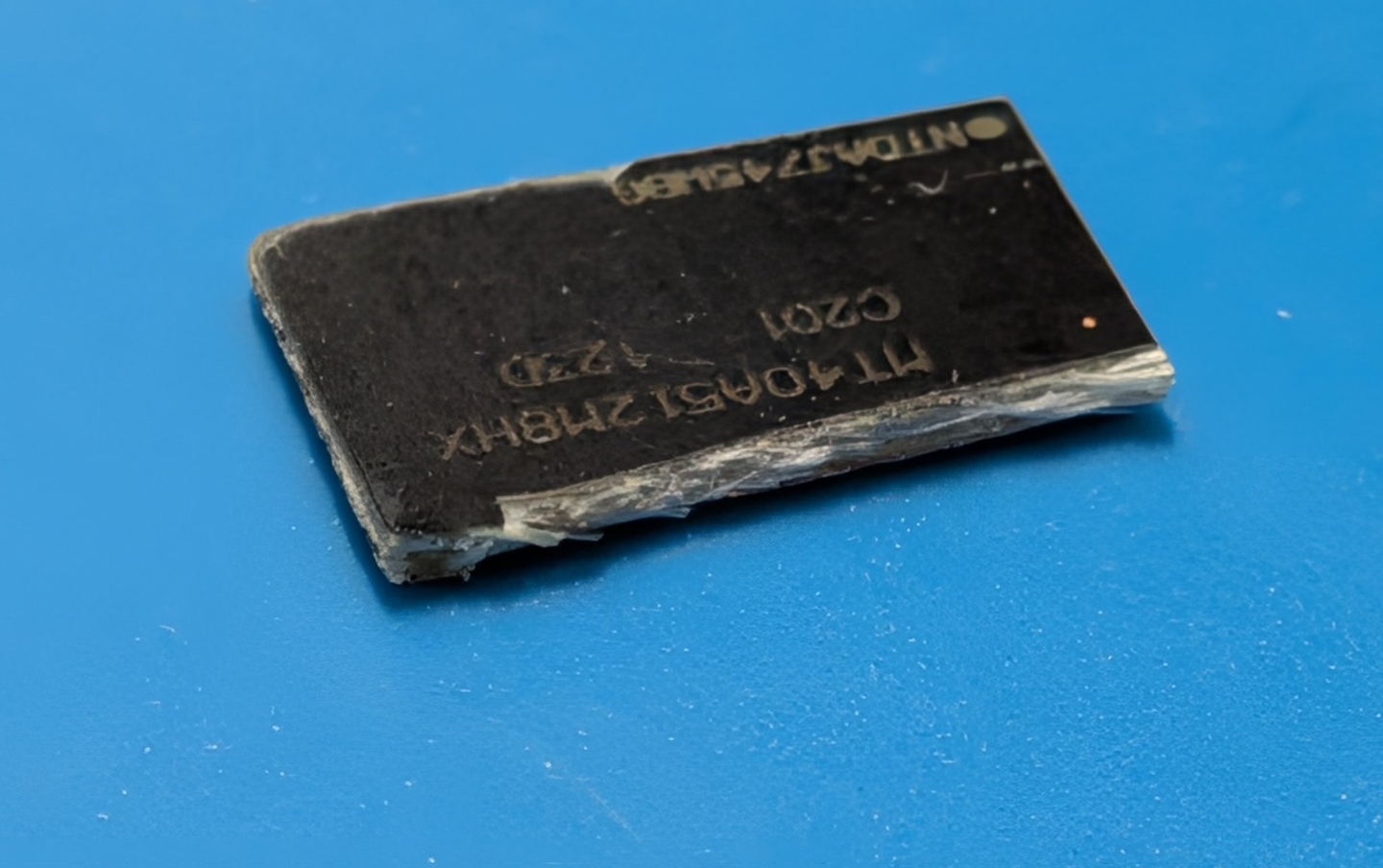 “假 DDR5”内存现身日本二手平台：实为重新贴标签的空塑料芯片