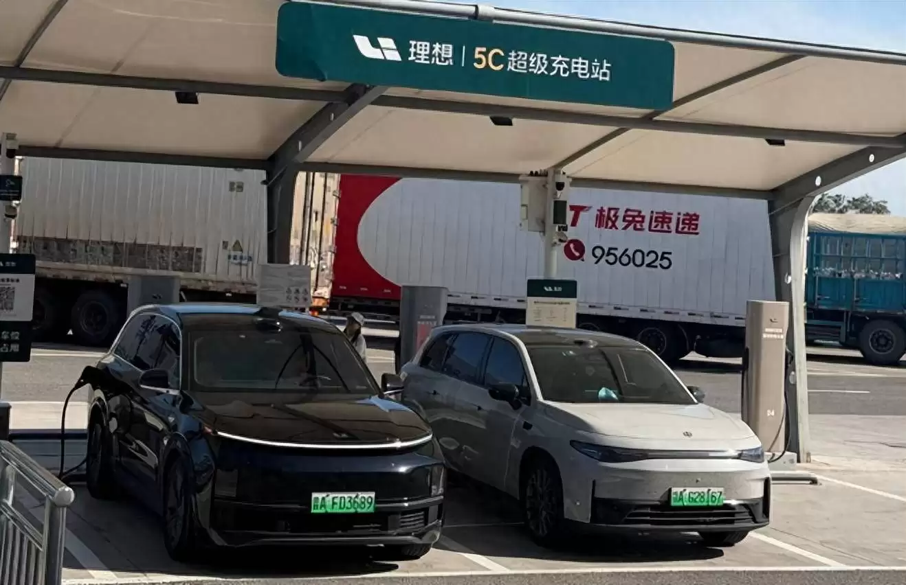“五一”见证:中国新能源汽车出行无忧 充电保障助力绿色旅程畅行