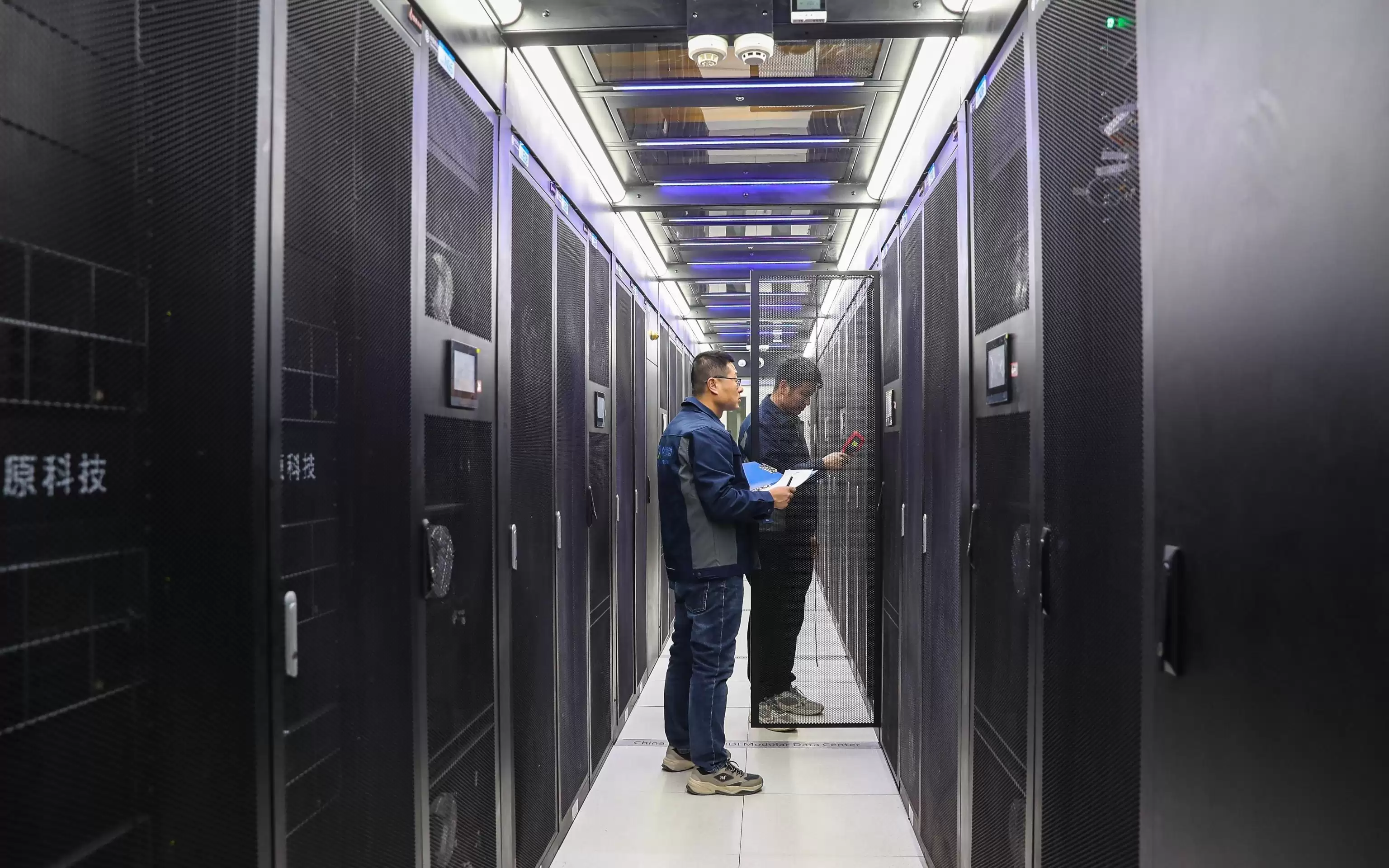 “东数西算”实地探访：西部算力从基建高地迈向价值高地