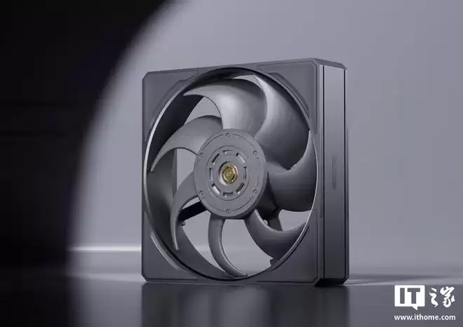 超频三野兽F9 R120风扇新增金属扇框版本，最大风量114CFM