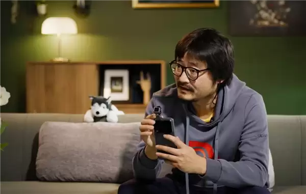 荣耀Robot Phone太会拍!摄影小白不用练运镜 随手就是电影感大片