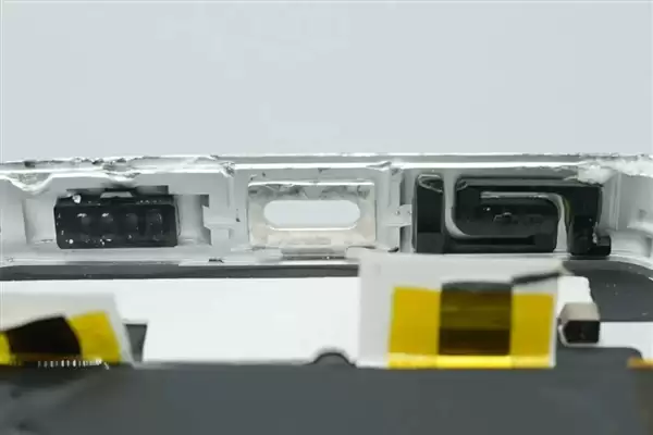 拆解报告：小米金沙江10000mAh 45W超薄磁吸移动电源
