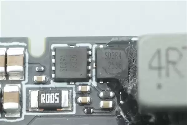 拆解报告：小米金沙江10000mAh 45W超薄磁吸移动电源