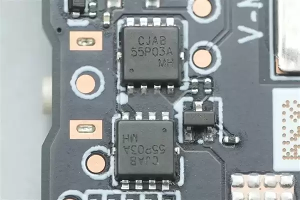 拆解报告：小米金沙江10000mAh 45W超薄磁吸移动电源