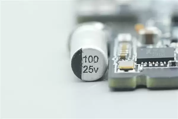 拆解报告：小米金沙江10000mAh 45W超薄磁吸移动电源