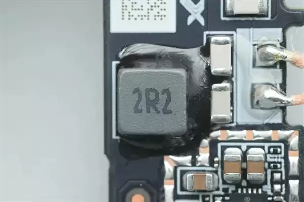 拆解报告：小米金沙江10000mAh 45W超薄磁吸移动电源