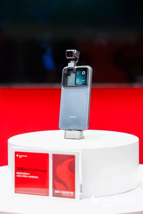 全球首款机器人手机 荣耀Robot Phone高清真机图出炉：碘伏传统形态