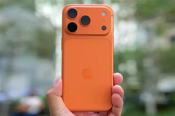 苹果杀疯了！iPhone 17系列暴降1000元后销量暴增：中国区激活量累积突破3000万台