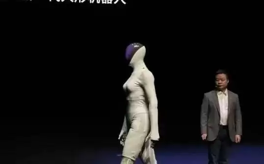 关键时刻！何小鹏，兼任机器人业务“CEO”