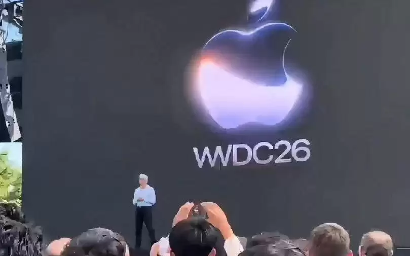 苹果CEO库克主持WWDC26频频拭泪，连说18声“谢谢”