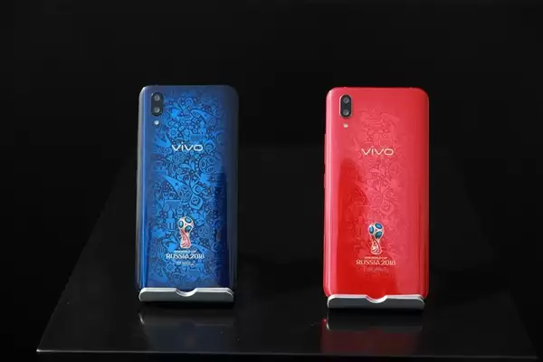 上古神机登热搜!网友晒vivo X21世界杯非凡版:八年了还是貌美