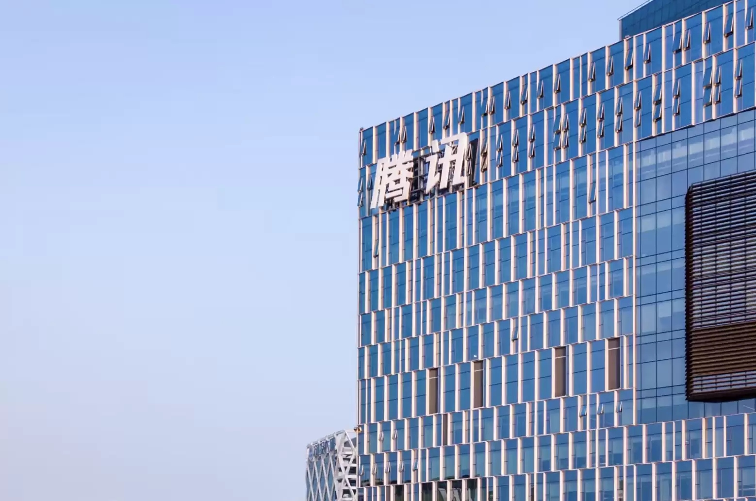 AI生态之战打响：微信做入口，腾讯来托底
