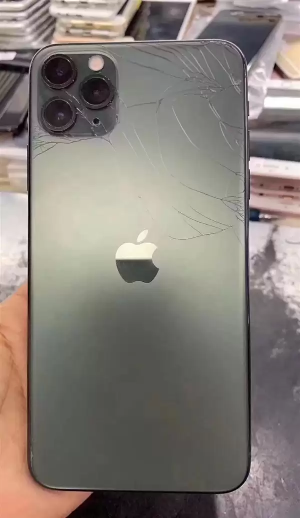 iPhone 11/11 Pro 后盖玻璃容易碎吗,维修费用是多少? iPhone 11/11 Pro 后盖玻璃容易碎吗,维修费用是多少?
