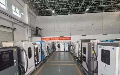 活力中国调研行|能模拟雷击!一起探秘天津新能源汽车“体检中心”