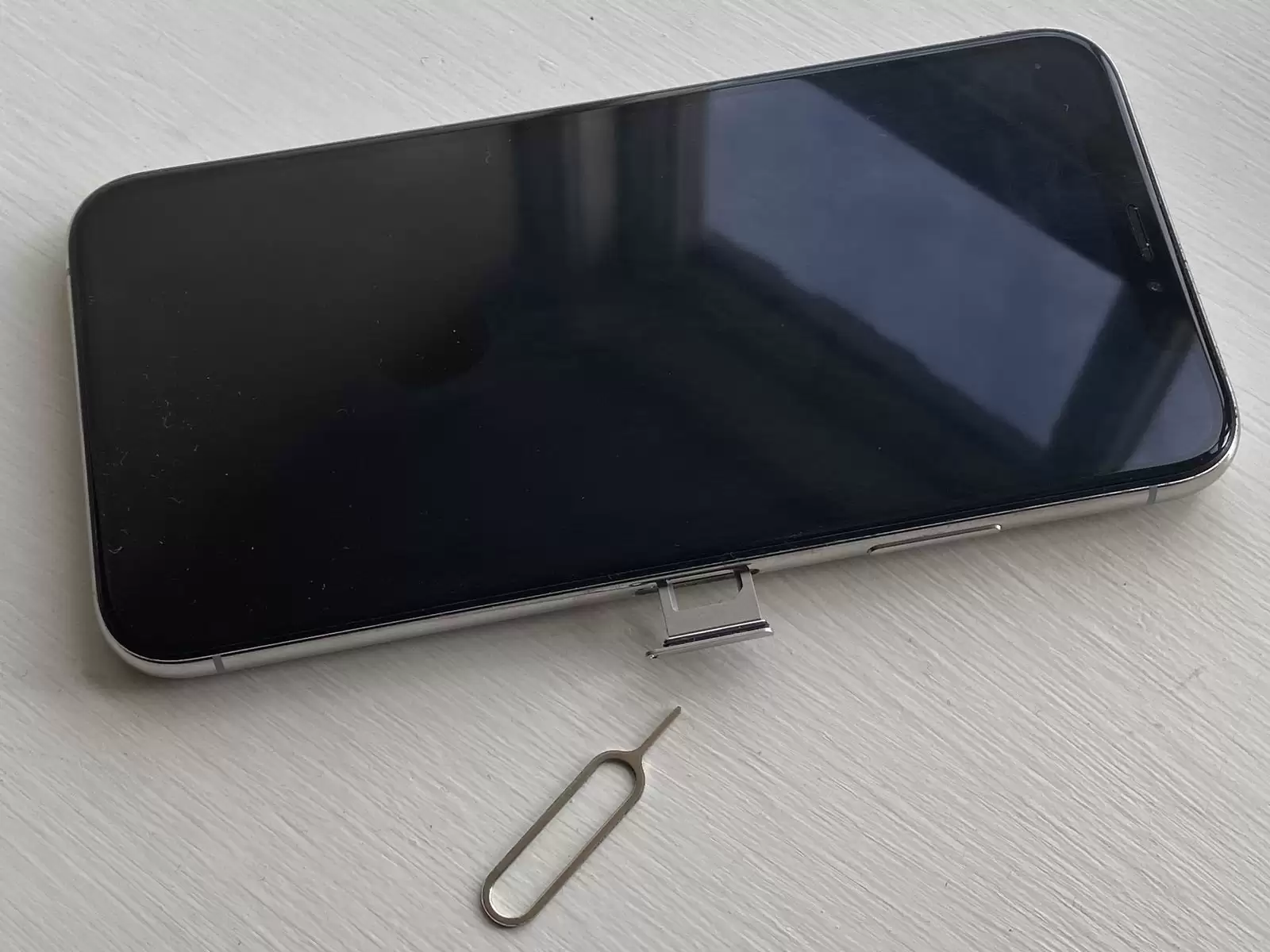 如何为 iPhone 或 iPad 更换 SIM 卡?插拔时有哪些注意事项? 如何为 iPhone 或 iPad 更换 SIM 卡?插拔时有哪些注意事项?