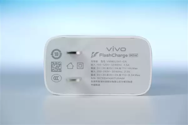 轻薄机身塞下9000mAh电池!vivo Y600 Turbo图赏