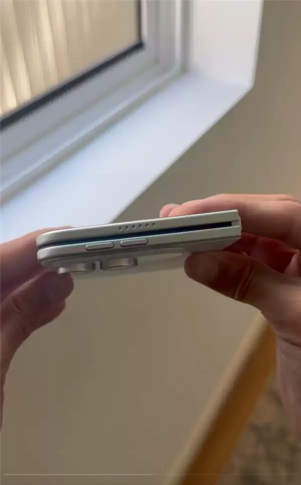 9月发布！苹果首款折叠手机iPhone Ultra白色版机模亮相：折痕明显