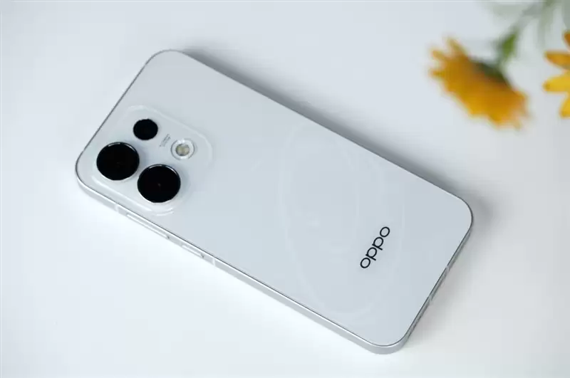 裸眼3D超吸睛！OPPO Reno16手机评测：人人都说好看的影像轻旗舰