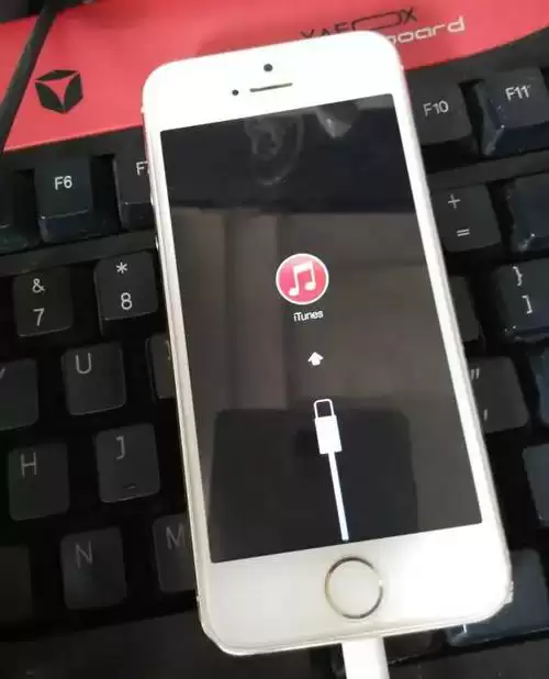 iOS刷机保姆级指南:iTunes+爱思助手双方法,新手零门槛 iOS刷机保姆级指南:iTunes+爱思助手双方法,新手零门槛