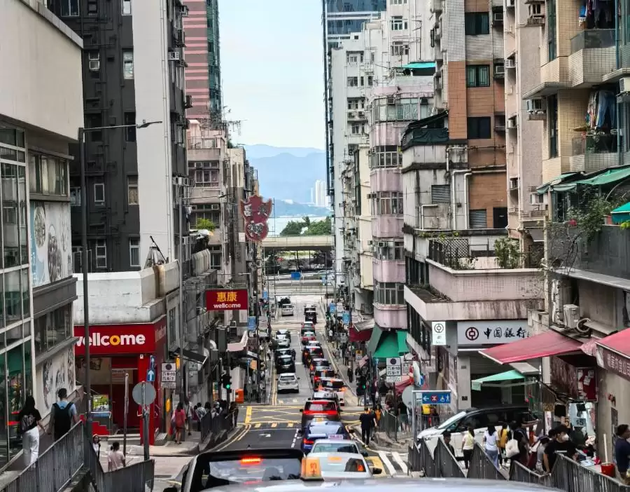 全球首个右舵全无人驾驶落地香港