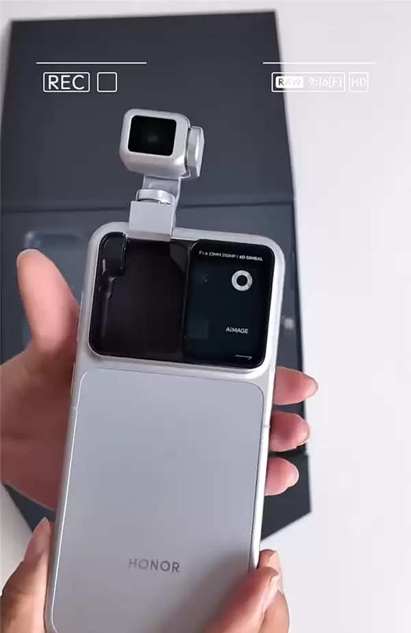 全球首台机器人手机！荣耀Robot Phone开箱：手机长出机械臂 太科幻了