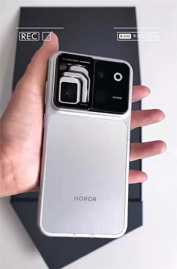 全球首台机器人手机！荣耀Robot Phone开箱：手机长出机械臂 太科幻了