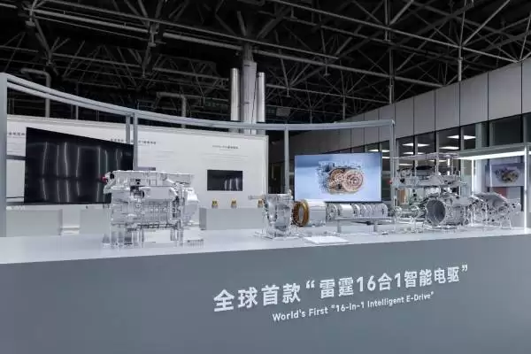 吉利全球首发雷霆16合1智能电驱 斩获双吉尼斯纪录引领新能源技术革新