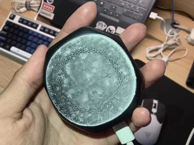 线上销量一周翻番,线下门店摆上C位,手机降温神器卖爆了|夏日经济青观察