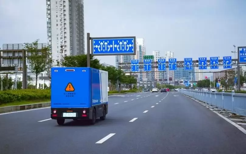 Momenta Robovan落地苏州,世界模型加速进入无人配送