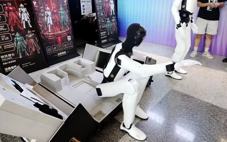 【城事】下班,智元机器人自主打包进箱