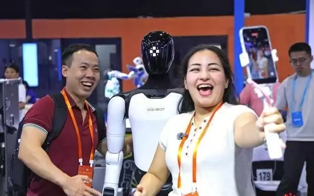 【2026打卡中国】满满黑科技！“机器人+”见证山东智造硬核实力