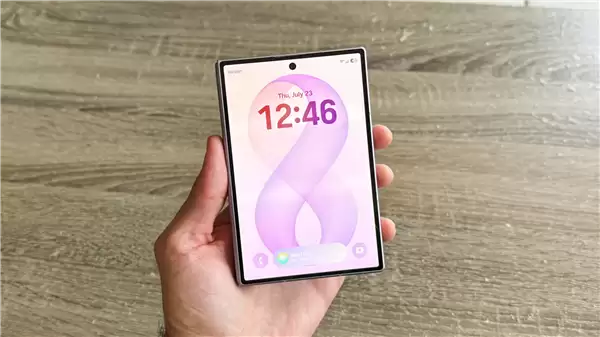 安卓首款阔折叠站稳脚跟!三星Galaxy Z Fold8预订量冲破百万大关