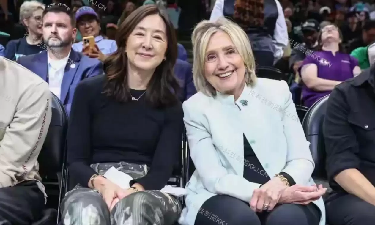 公开亮相!蔡崇信前妻吴明华离婚后现身球场,和希拉里同框交流
