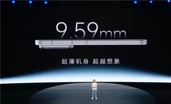 钛上头！荣耀Robot Phone首创钛合金灵巧云台+行业最轻电机